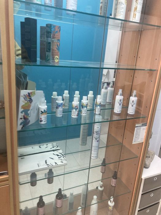 Movel com portas de vidro