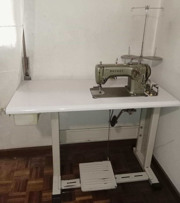 Máquina de Costura Semi-industrial REFREY 430