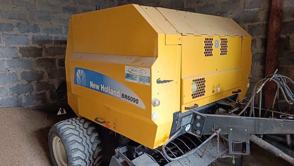 Prasa New Holland BR 6090