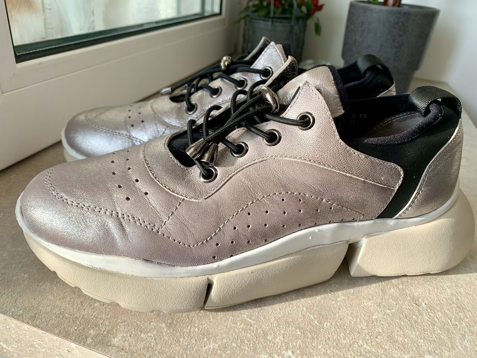 Комфортні кросівочки