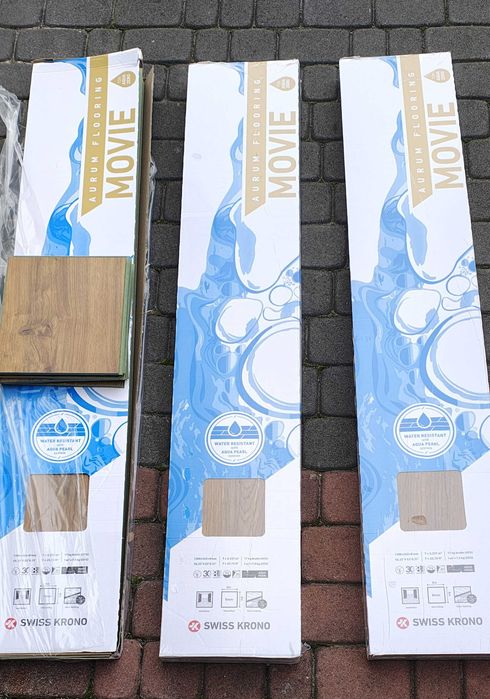 3 paczki: Panele podłogowe laminowane wodoodporne Dąb Comedy D40354 AC5 8 mm