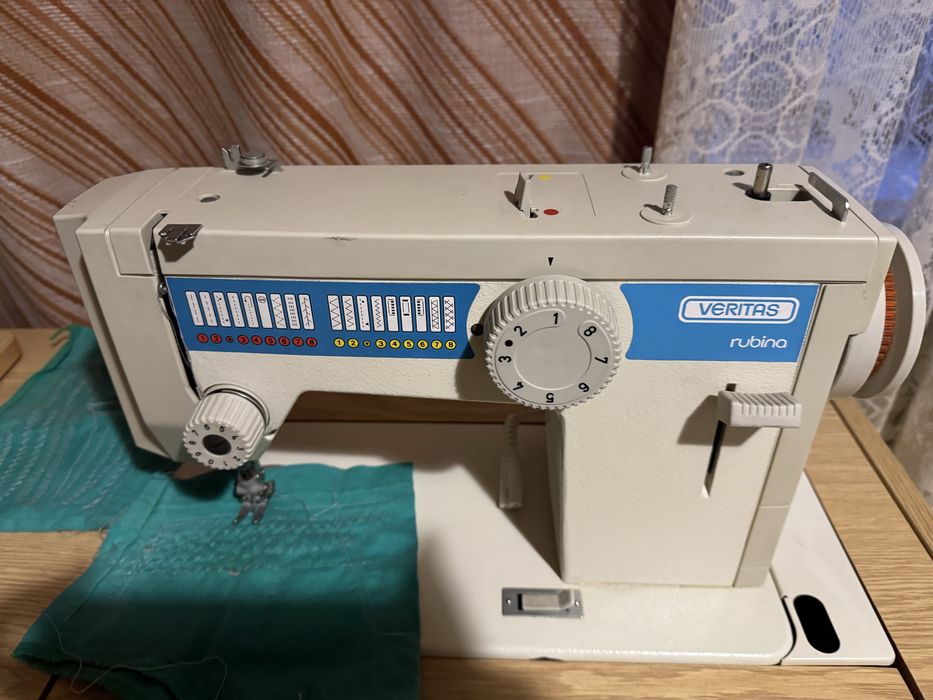 Професійна швейна машинка Veritas