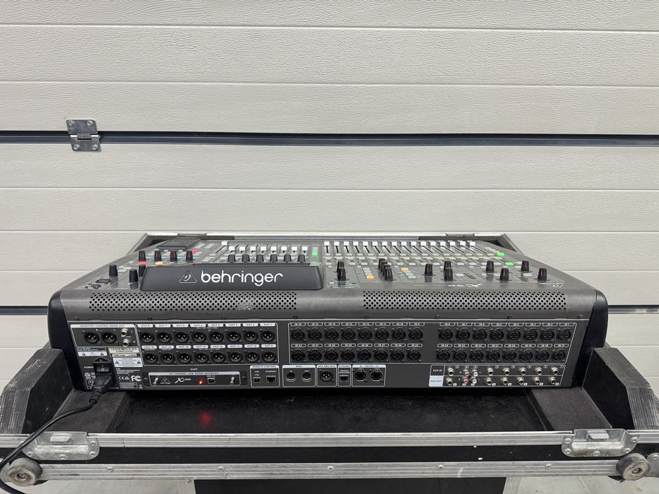 Behringer X32 full w swietnym stanie z casem okazja bardzo mało uzywan
