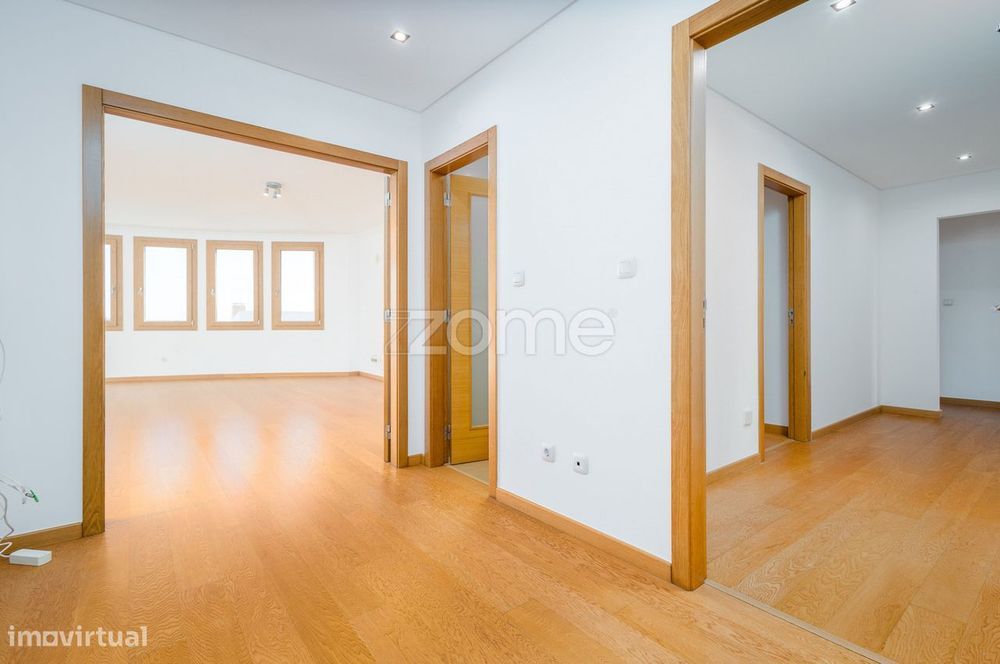 Apartamento T4 no Arneiro | Vista mar, 2 Suites e Estacionamento
