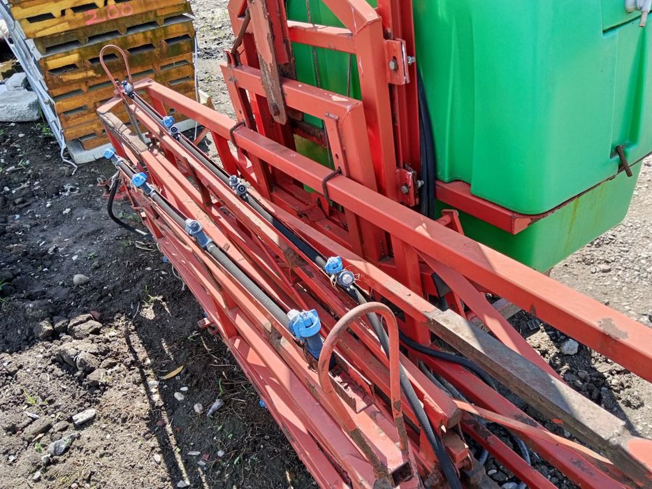 Opryskiwacz bury 600 litrów 15 metrów