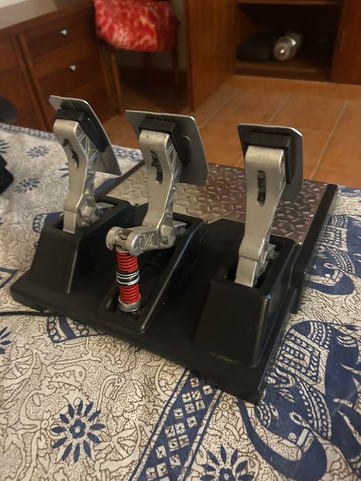 Pedais thrustmaster T-LCM