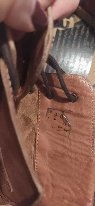 Bota em pele tamanho 40, cor castanho camel