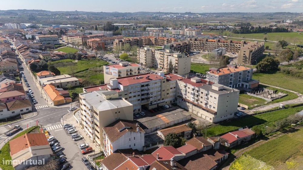 Apartamento T3 com varanda no centro da Mealhada