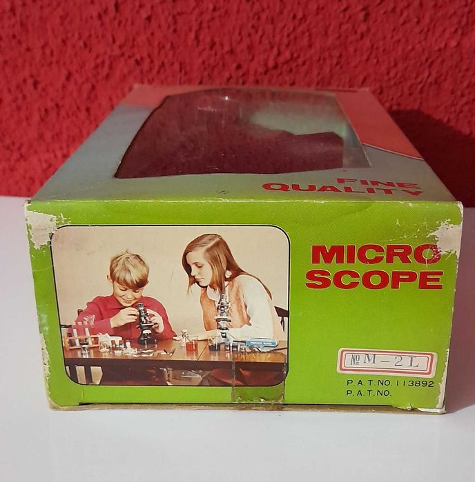 Microscopio antigo em ferro