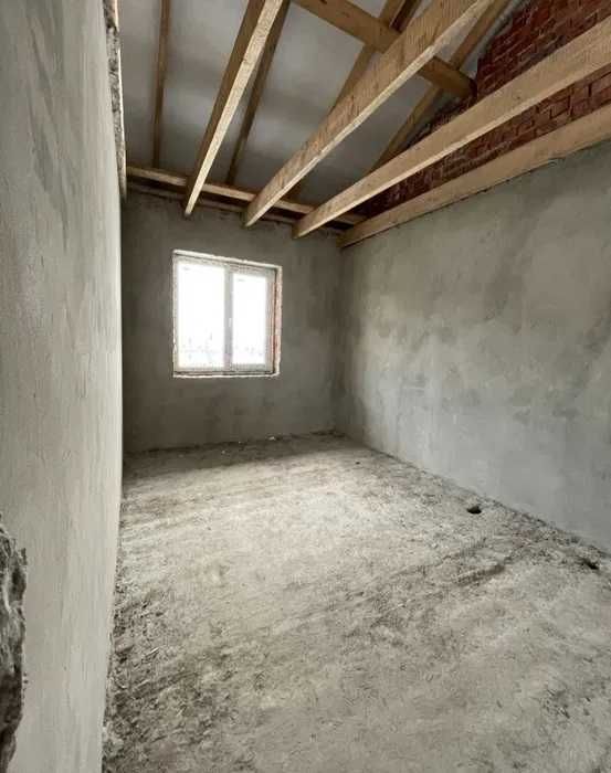Кутовий, крайній цегляний,будинок,таунхаус.Площа 135м² 2,5ст газ гараж