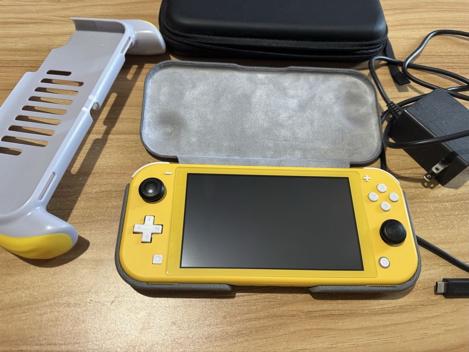 Nintendo Switch Lite — комплект