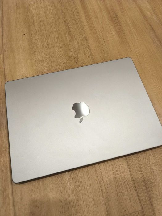 Macbook Pro 14" 16GB
