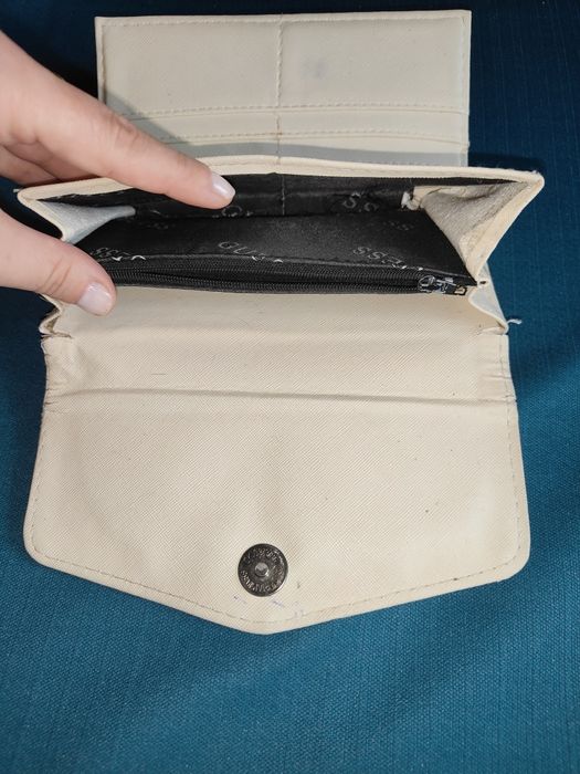 Portfel damski GUESS.