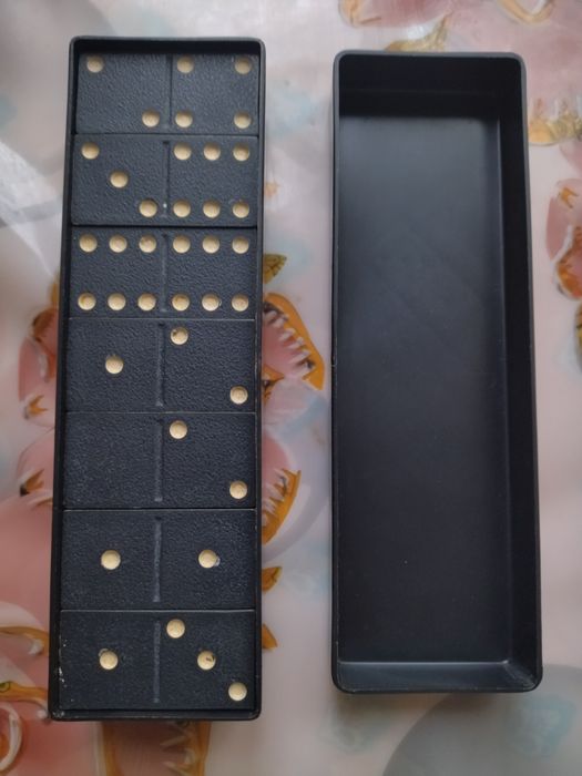 Домино  .         .