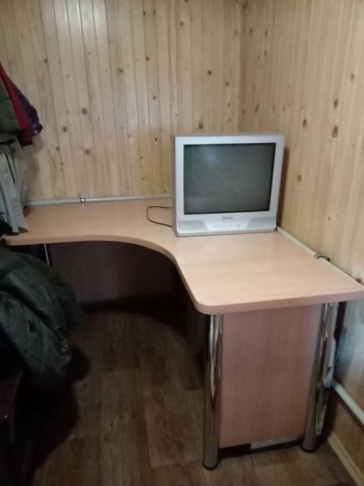 Стіл офісний комп'ютерний