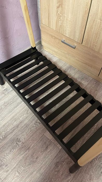 Деревянная стойка (вешалка) для одежды jysk