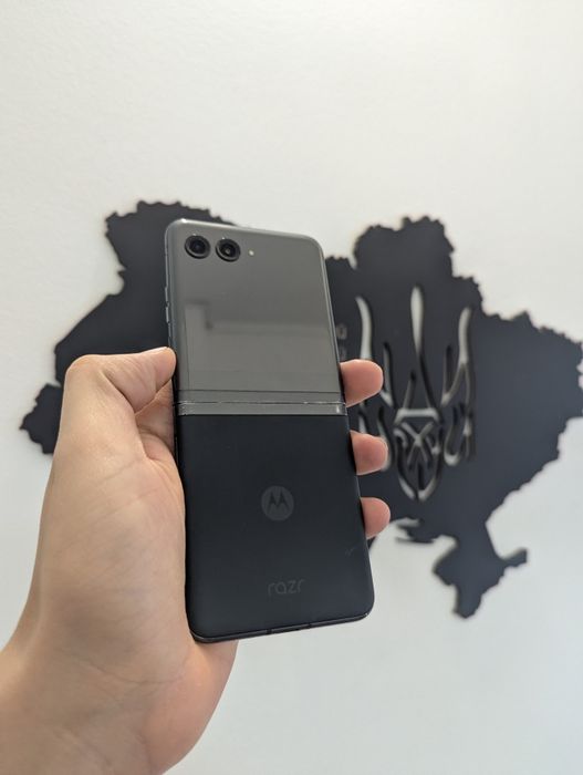 Moto razr 2023 plus 256gb.