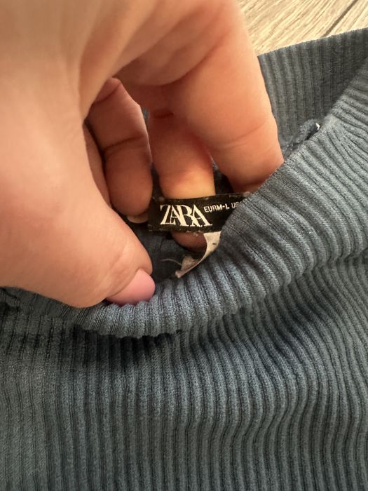 Топ з горловиною  zara в рубчик