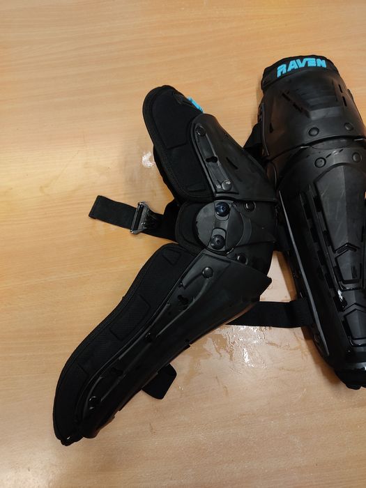 Шарнирные наколенники Raven