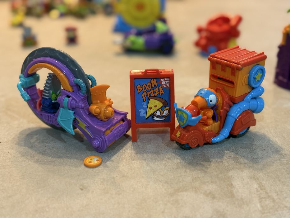 Super zings things pizza rider + dwie figurki