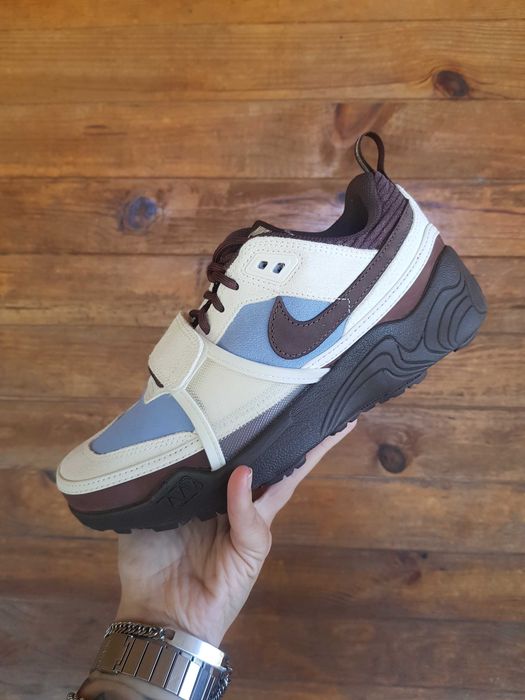 Nike Zoom Field Travis Scott “Leche Blue”
