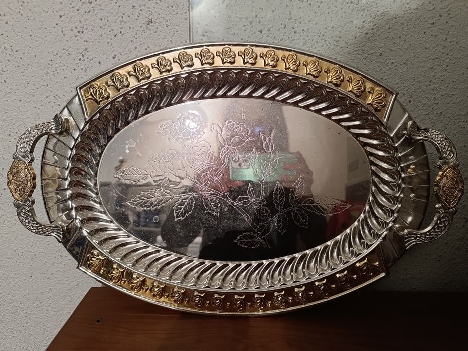 Bandeja Oval com 6 copos e 2 bules marroquinos