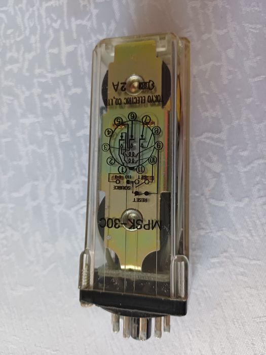 Przekaźnik czasowy firmy Tokyo Electric Co., model MPSK-30C.