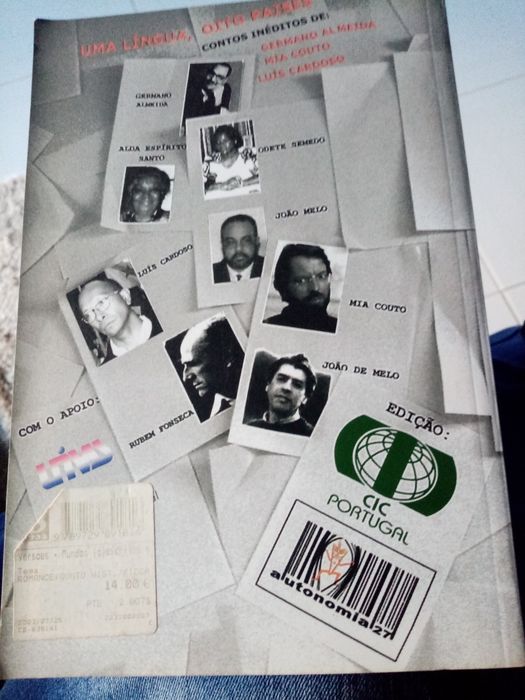 Livro Versões-mundos (d) escritos em Português