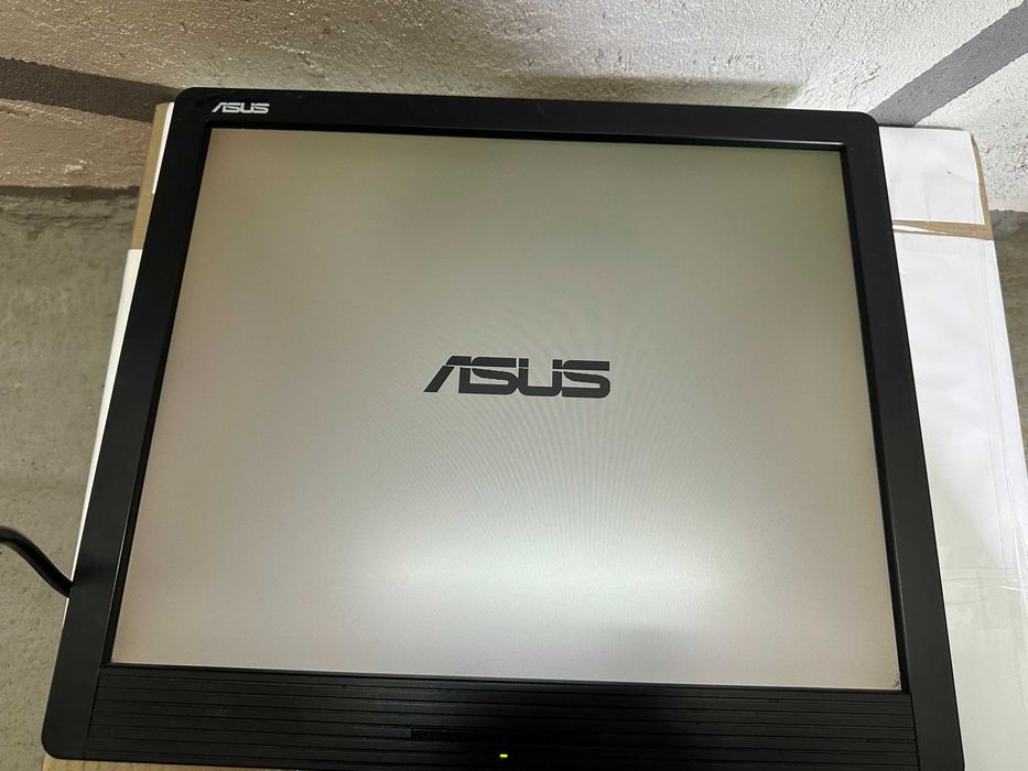 Монитор Asus MM17D