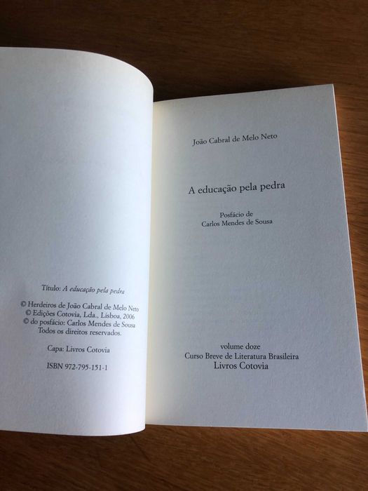 A EDUCAÇÃO PELA PEDRA   João Cabral de Melo Neto