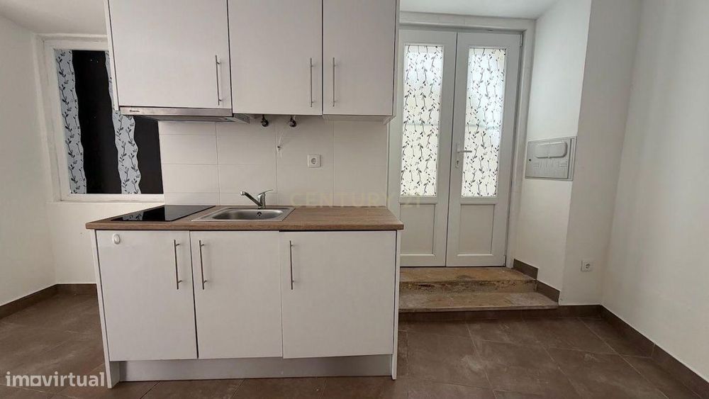 T0 Renovado | Centro Histórico De Abrantes | Pronto A Habitar