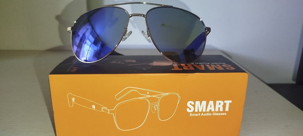 Смарт-аудіо окуляри.