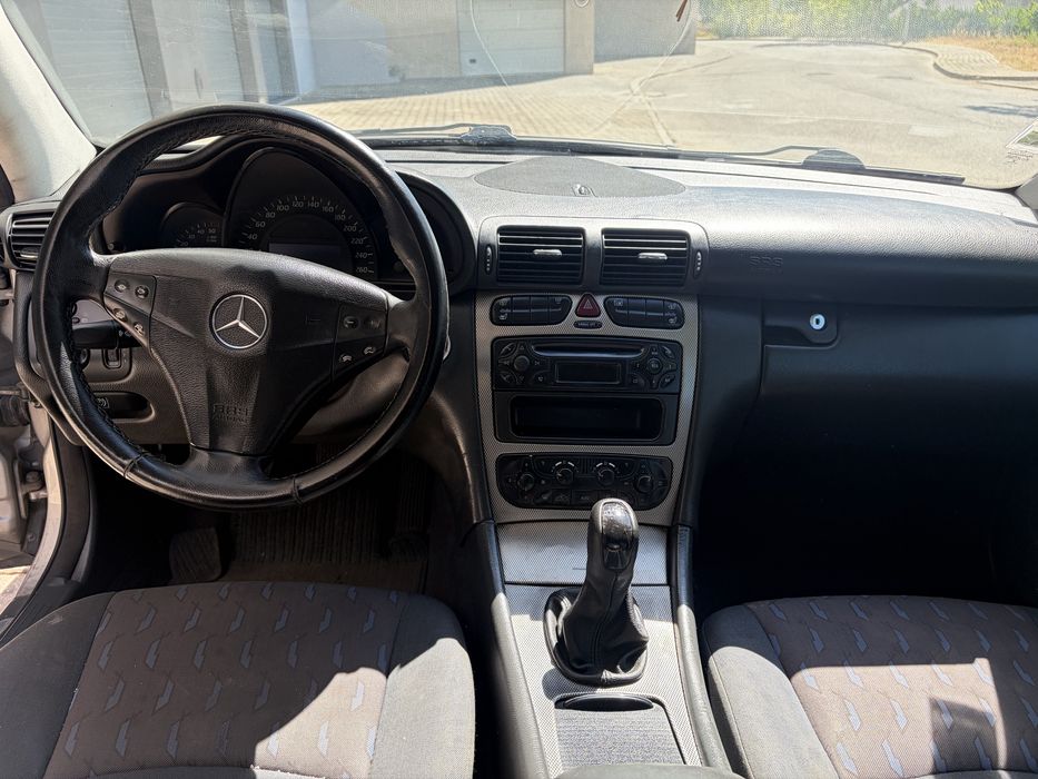 Mercedes-Benz C 220 — fotografia 8
