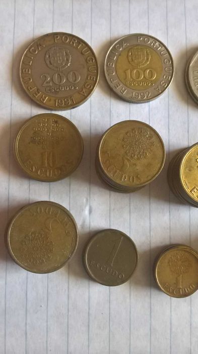 63 moedas de escudos