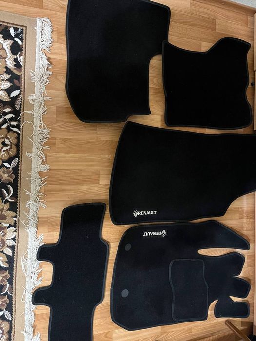 Продам коврики  Рено Дастер 2018-21 год