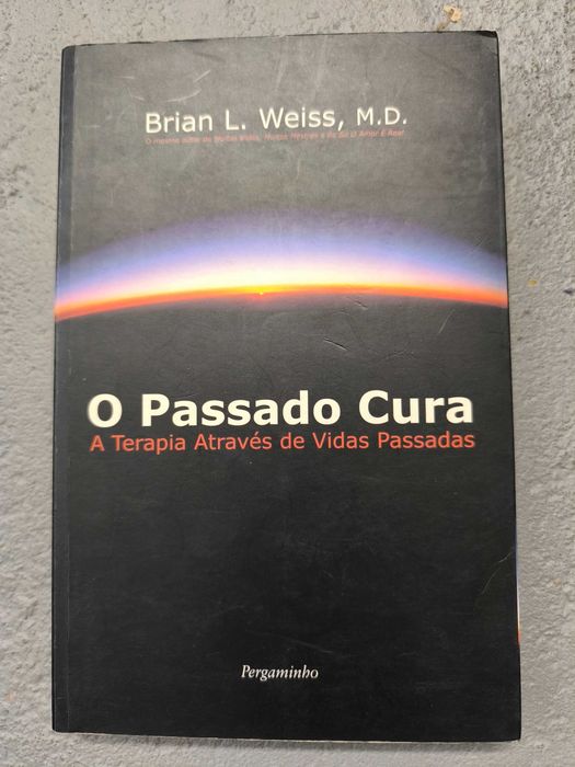 O Passado Cura — Brian L. Weiss, M.D. (Pergaminho)