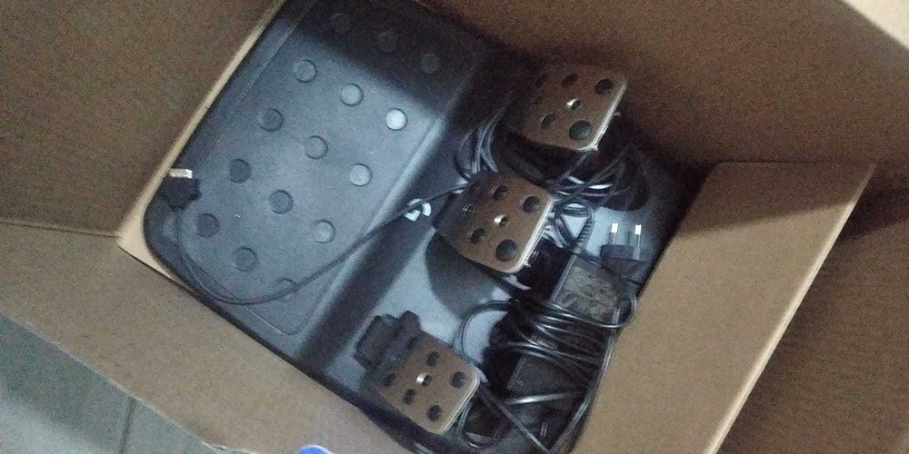 Selling TRUEFORCE G923 Racing Wheel/Pedals (Used Once!)64309998996994122