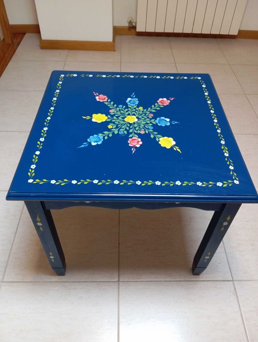 Mesa de mobiliário alentejano pintada à mão