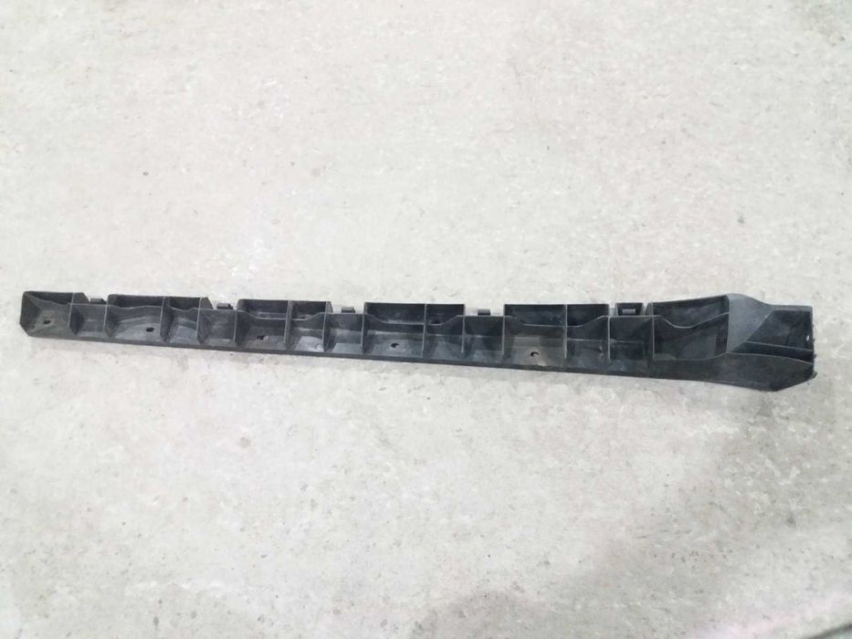 Кронштейн крепления левого порога задний  Mercedes A1646982527