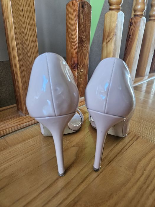 Szpilki pudrowy róż