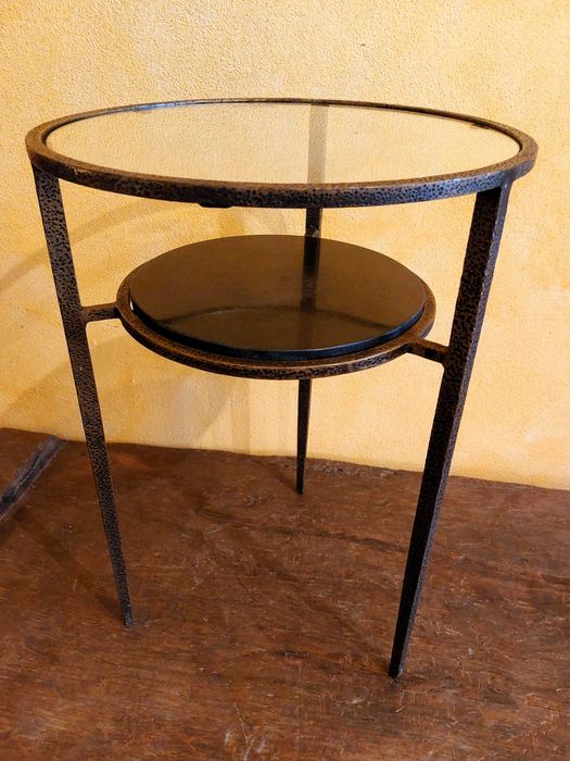 Mesas de café em mármore e ferro