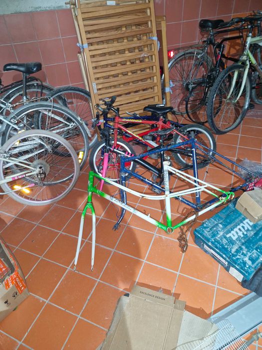 Várias bicicletas  bmx pasteleiras e outras