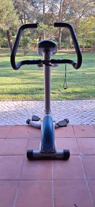 Bicicleta estática marca Proteus