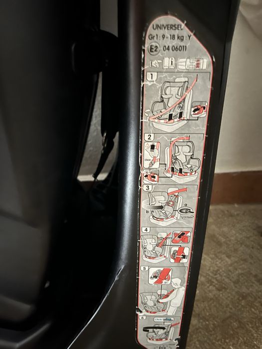 Cadeirinha Auto da marca Bebé Confort modelo Axiss rotativa a 90°