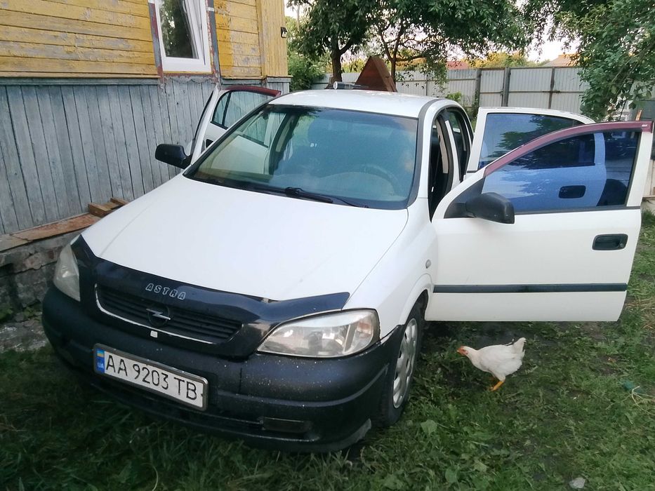 Машину Опель Астра джі 1.4