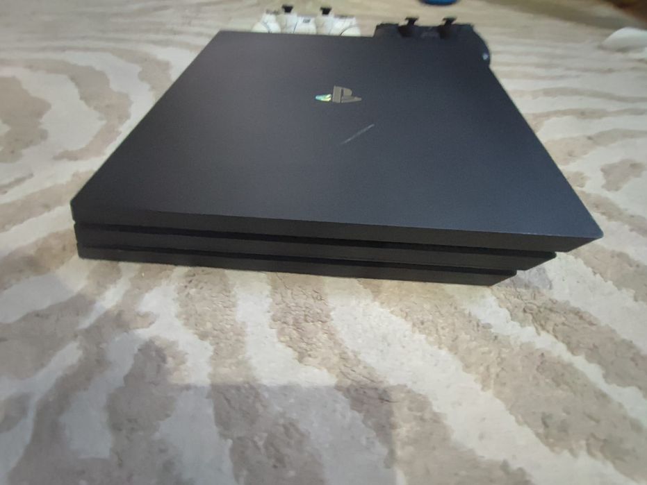 PS4 pro excelente estado mais jogos