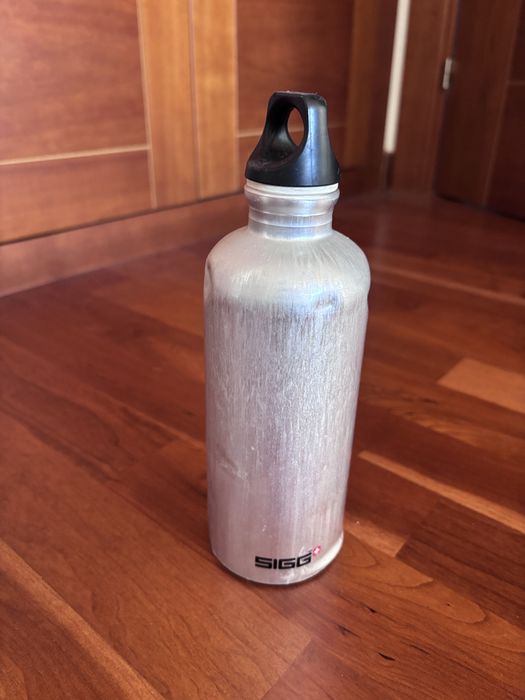 Garrafa SIGG Original Alumínio Prateada – Compacta 0,6L
