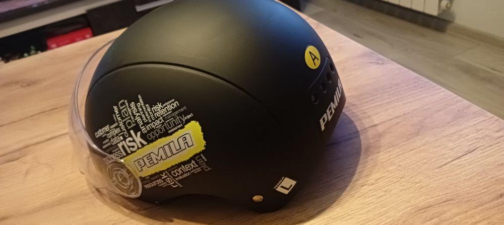 Kask rowerowy L z szybką