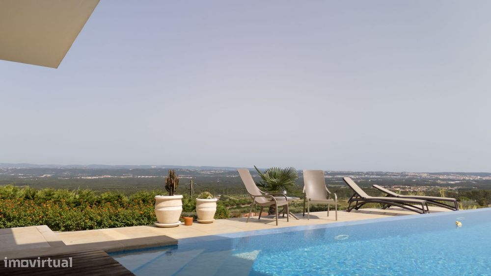 Exclusividade e Vistas de Mar e Serra em Serra do Bouro
