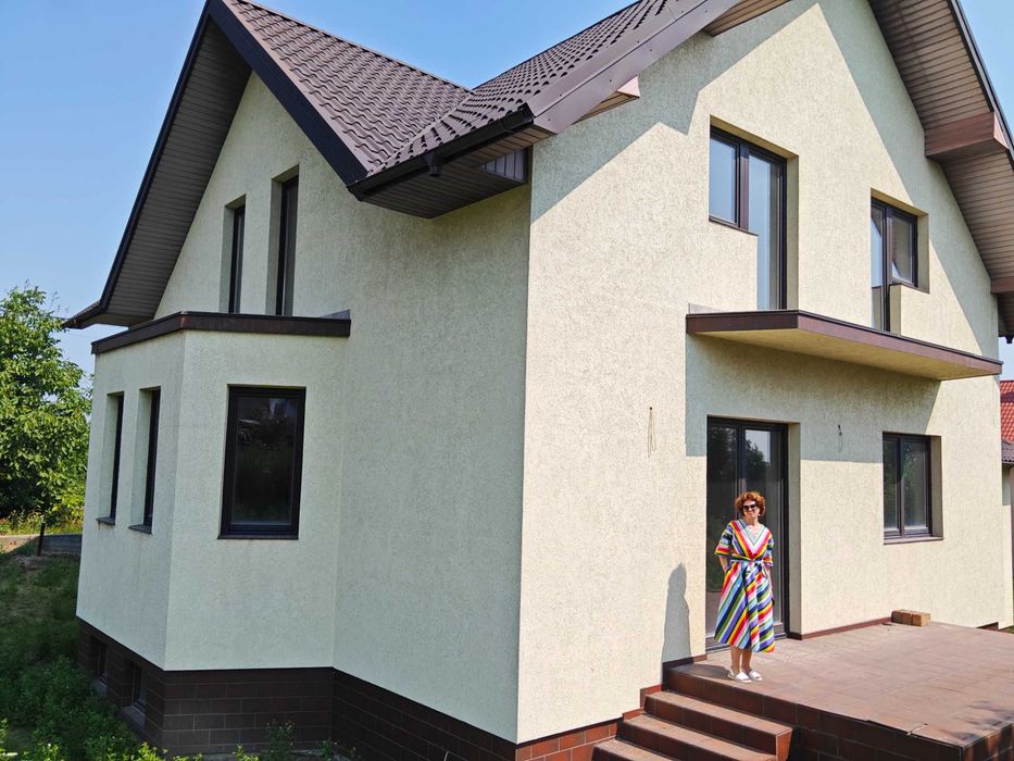 Продаж будинку. Мальованка. ( 5 кімнат +підвал), гараж.